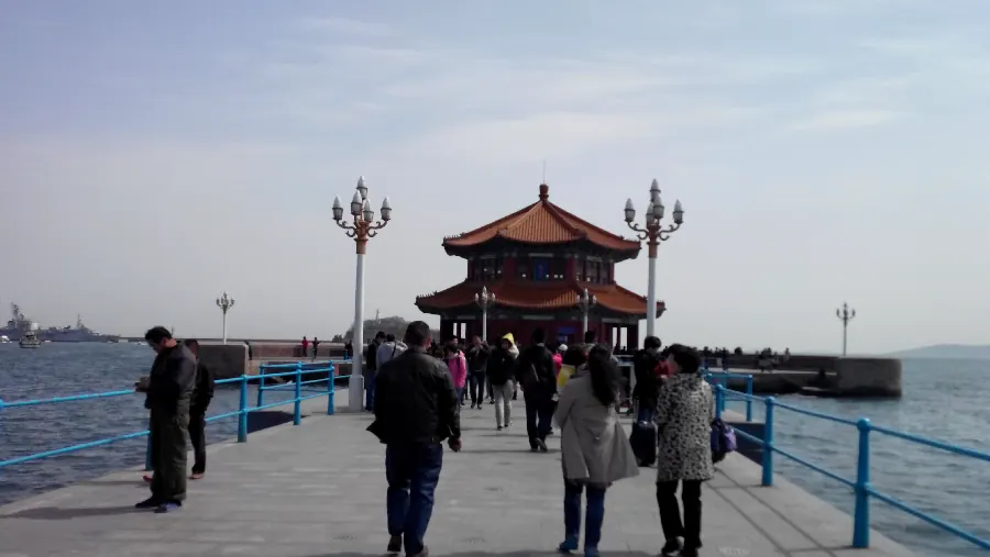 青岛海底世界：穿越海底隧道的奇妙之旅示例图