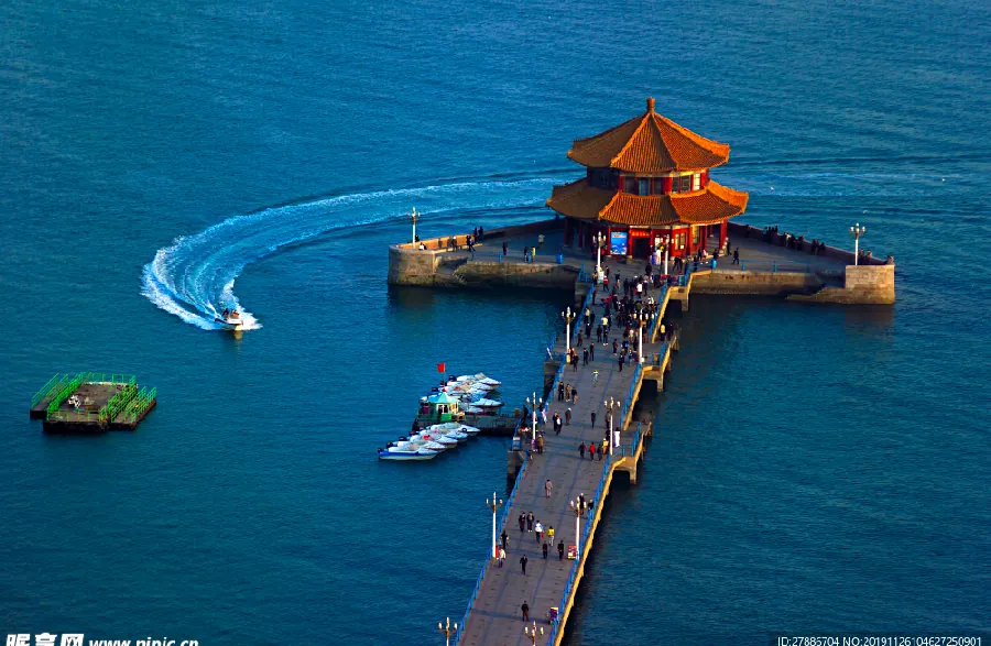 青岛海底世界：穿越海底隧道的奇妙之旅示意图